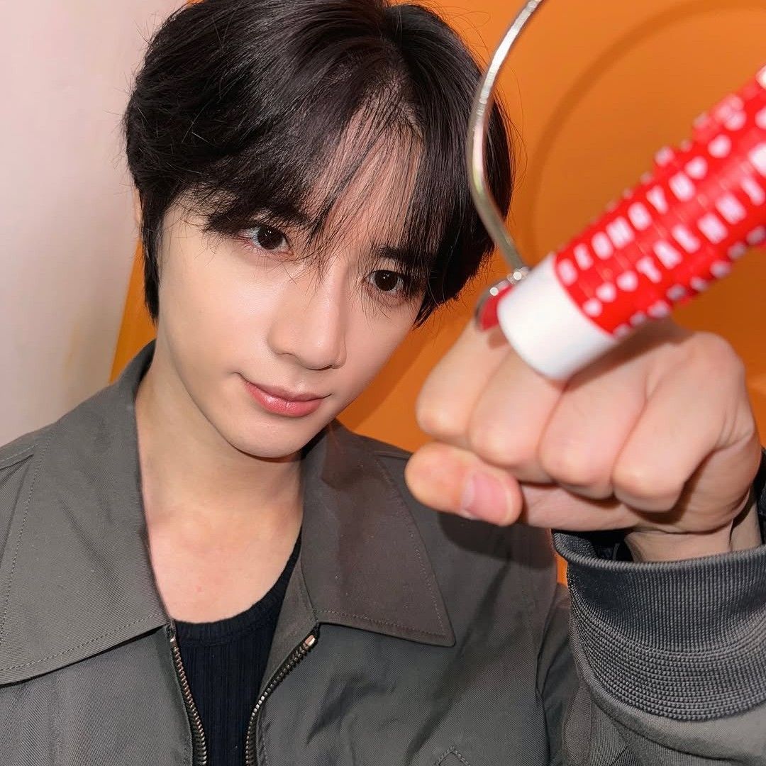 A moment captured by Beomgyu (TOMORROW X TOGETHER)'s fan