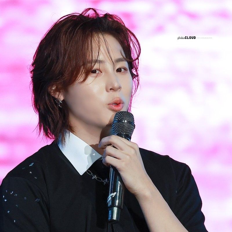 A moment captured by Ha Sungwoon's fan