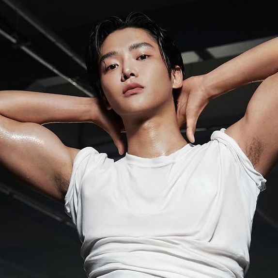 로운의 최신 사진