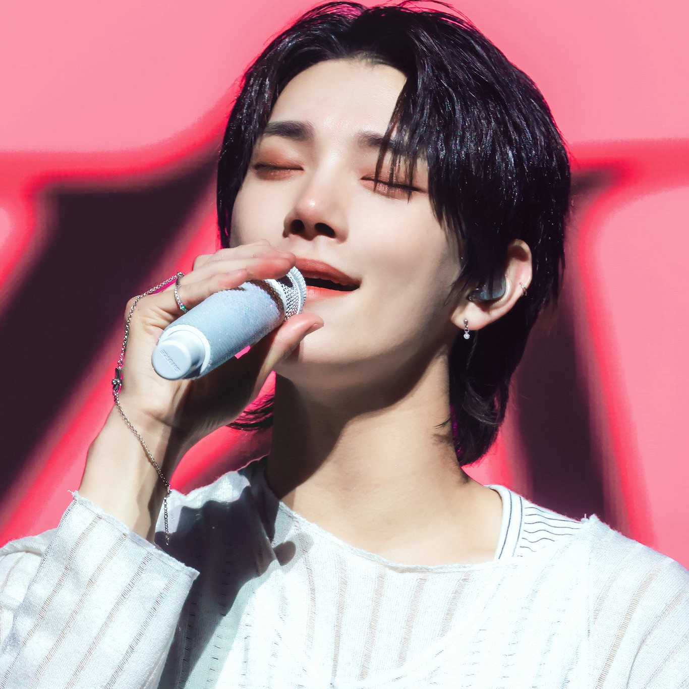 Behind-the-scenes cut of Joshua (SEVENTEEN)