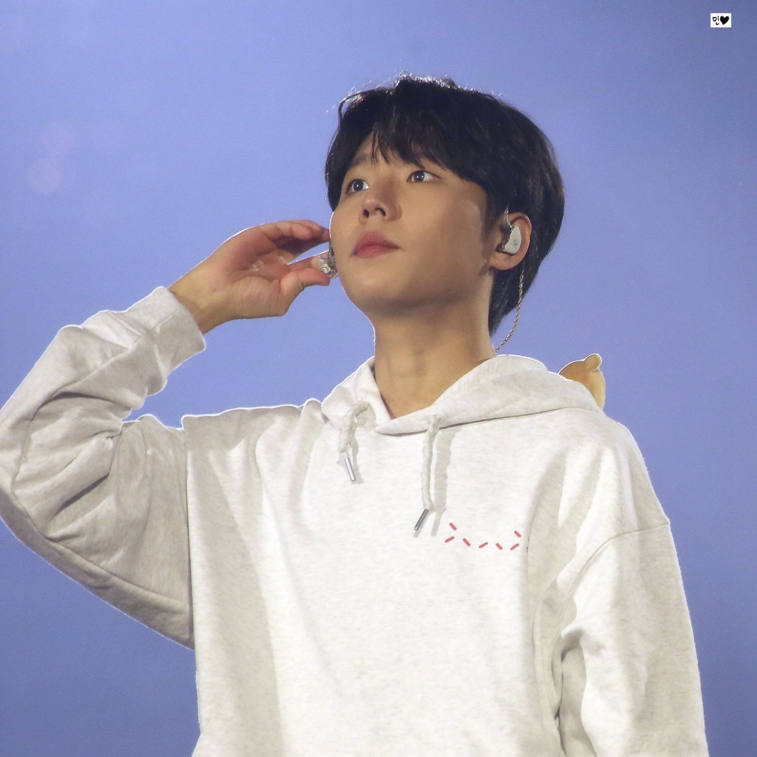 A moment captured by Jung Seunghwan's fan