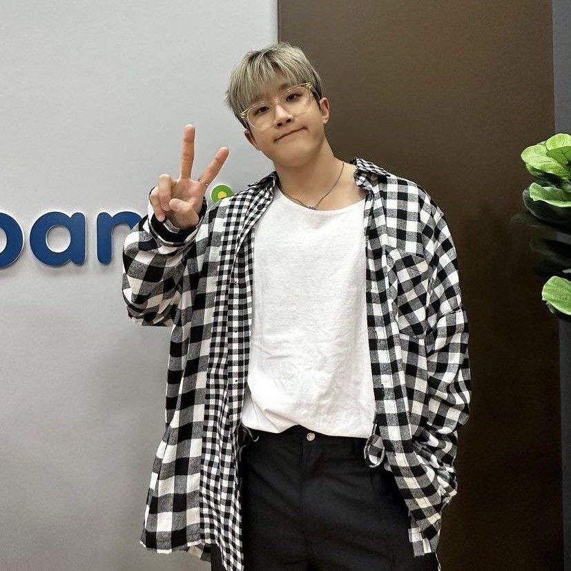 Latest photo of Jinjin (ASTRO)