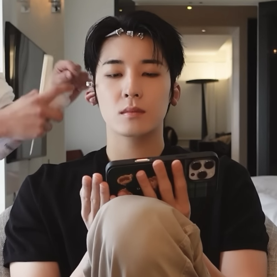 Behind-the-scenes cut of Wonwoo (SEVENTEEN)