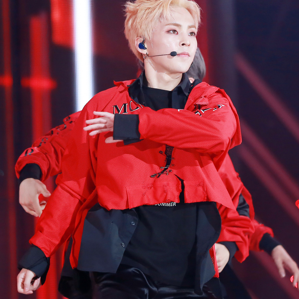 Xiumin (EXO)的最新活动照片