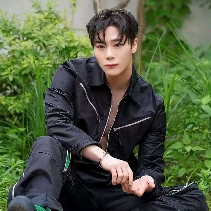 Latest photo of Moonbin (ASTRO)