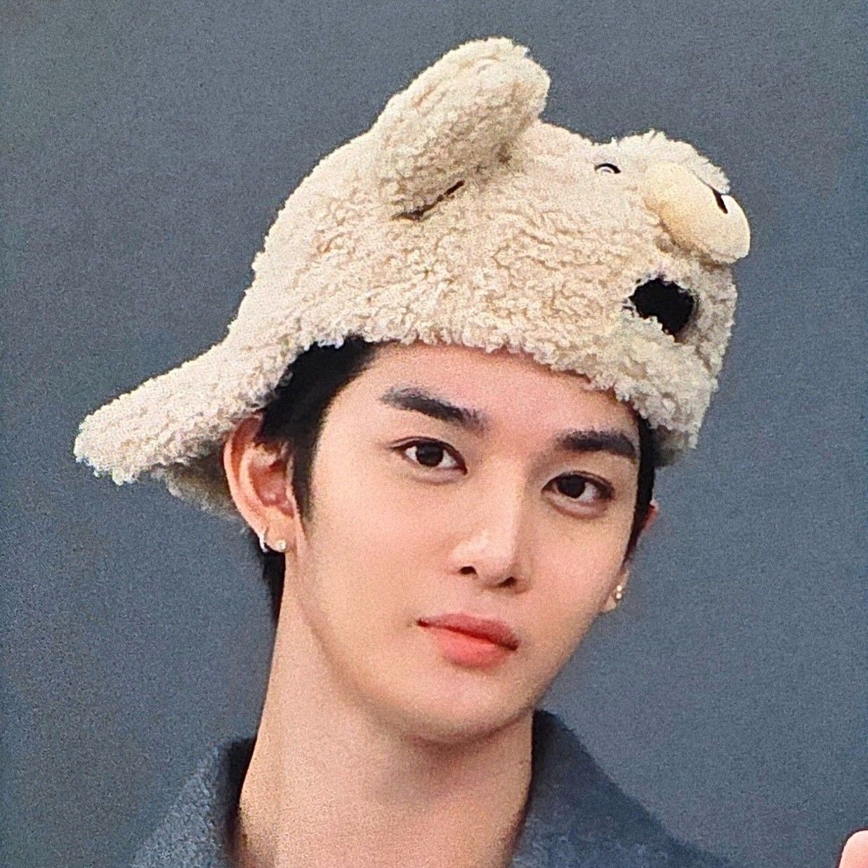 Behind-the-scenes cut of Bae Jinyoung