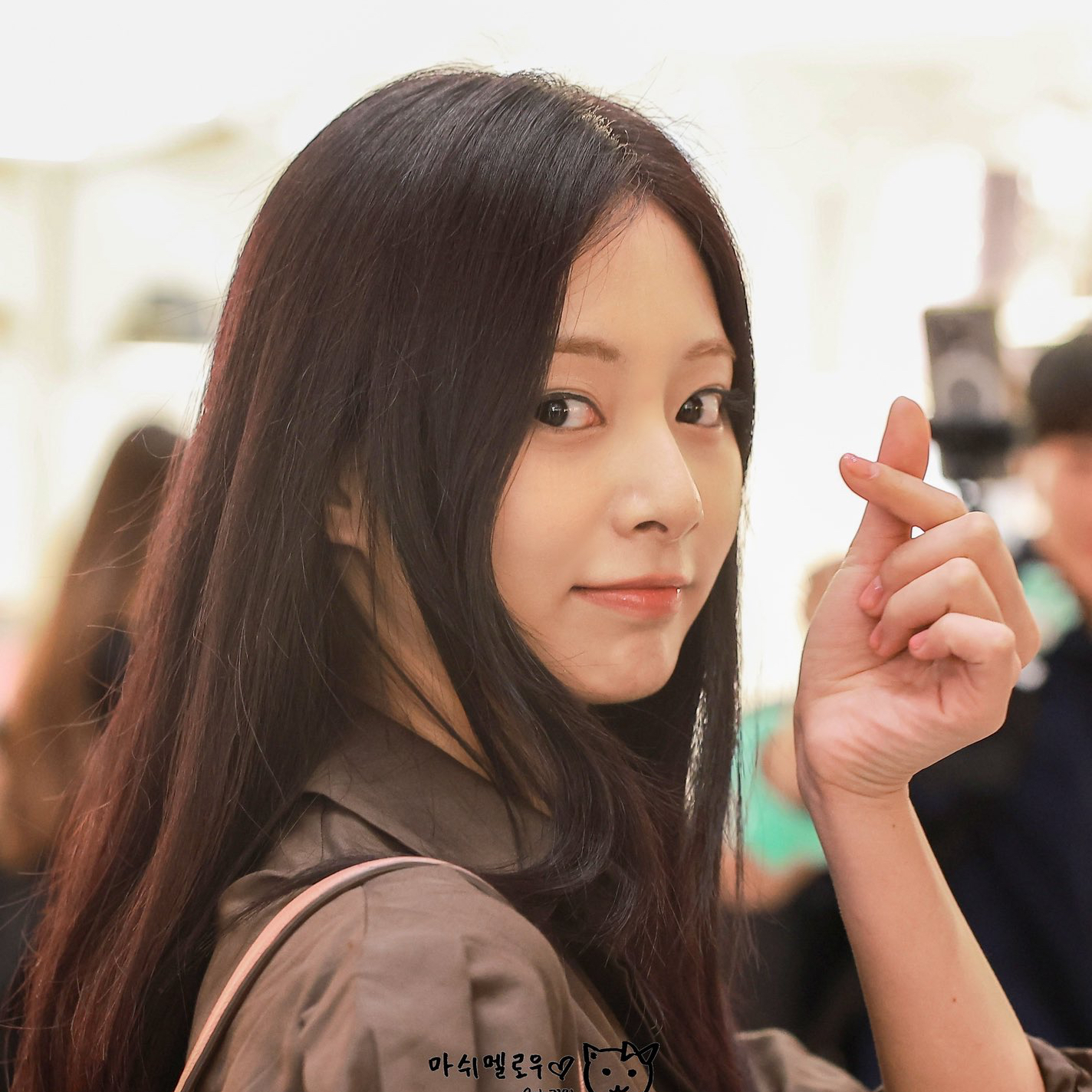 Momen yang diabadikan oleh penggemar Tzuyu (TWICE)