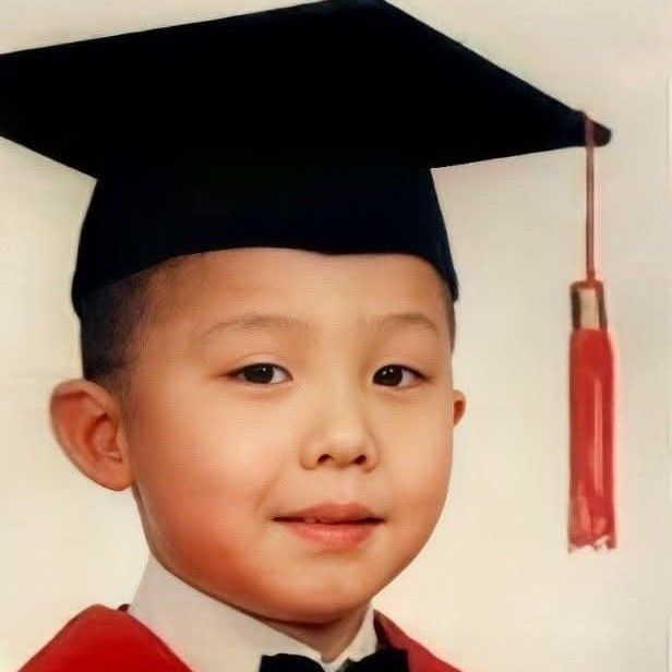 Recent activity shot of G-DRAGON (BIGBANG)