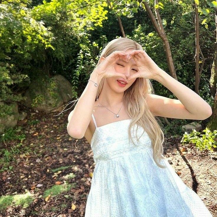 Latest photo of Miyeon (i-dle)