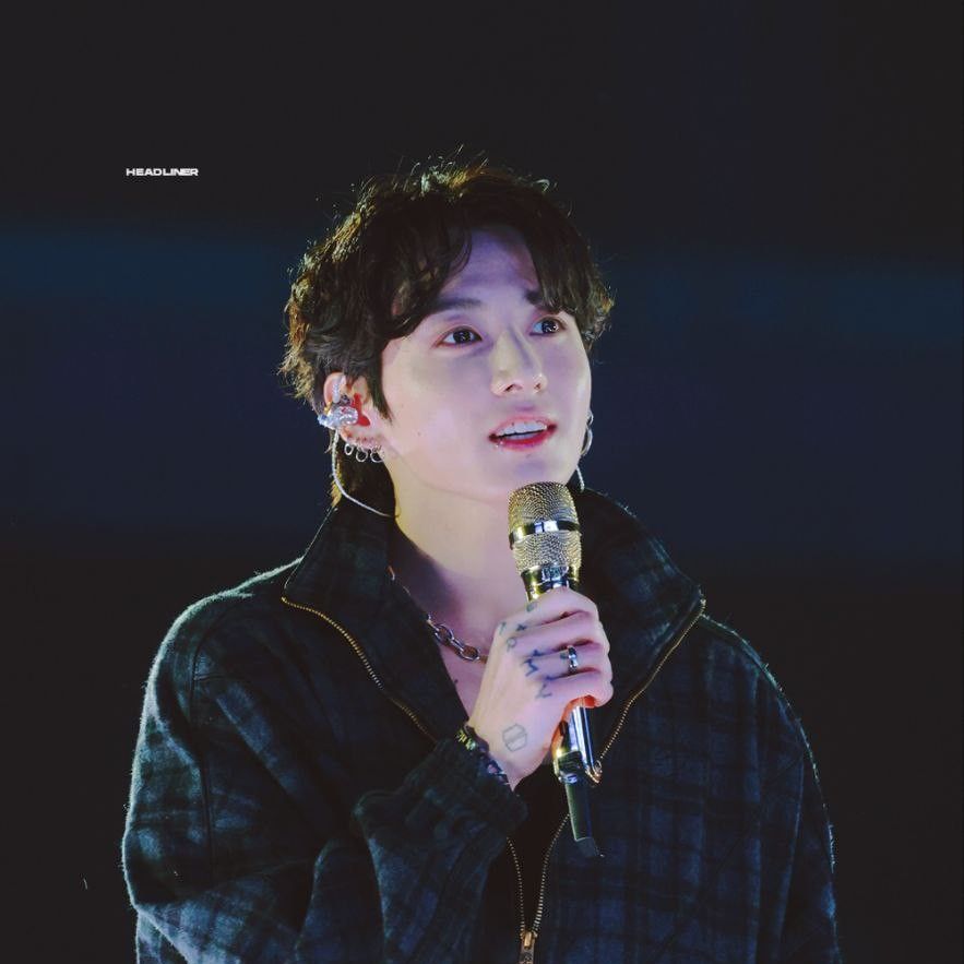 Foto aktivitas terbaru Jungkook (BTS)