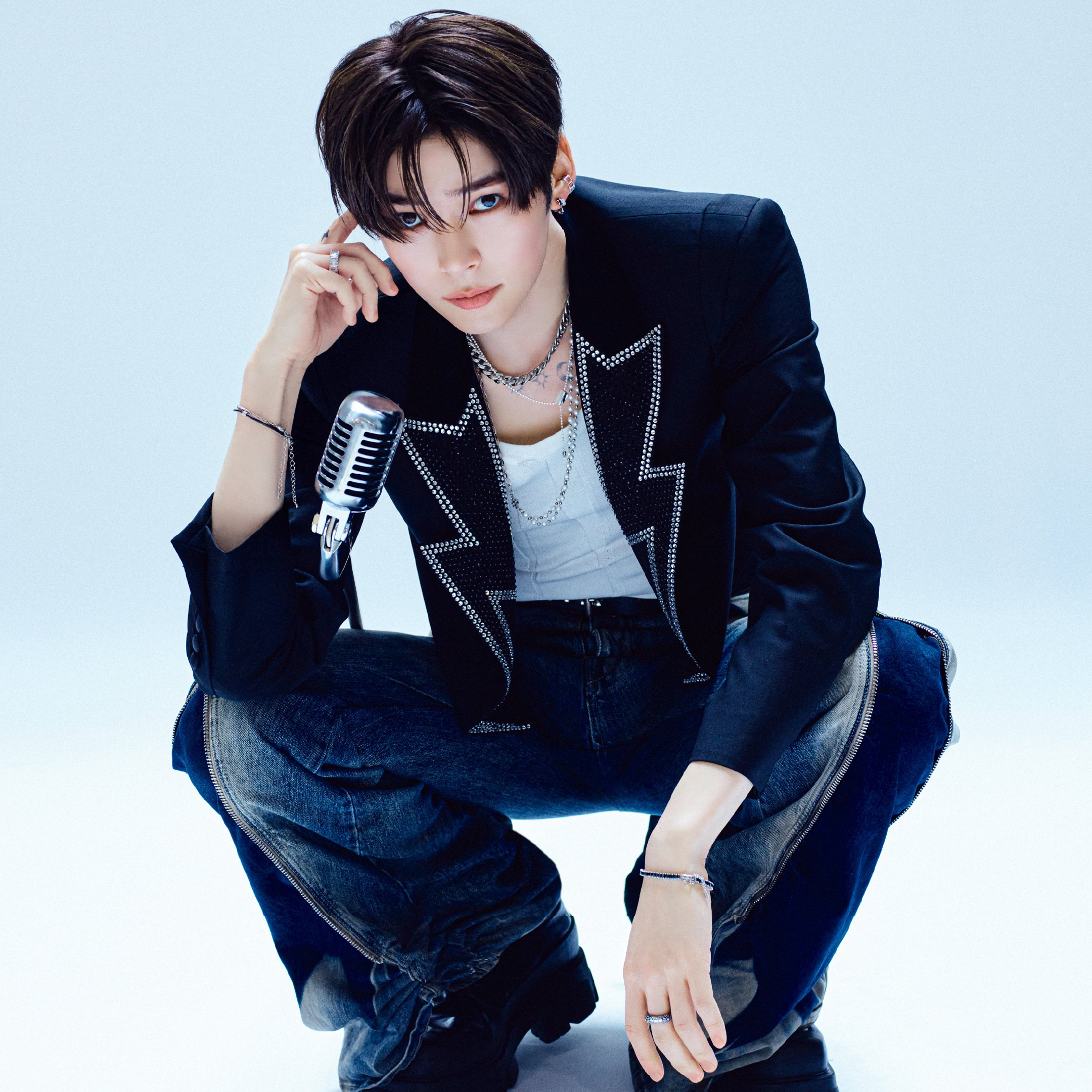 Latest photo of Sung Hanbin (ZEROBASEONE)