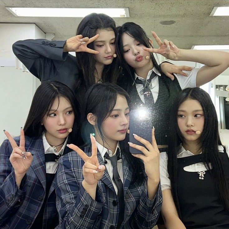 Latest photo of NewJeans