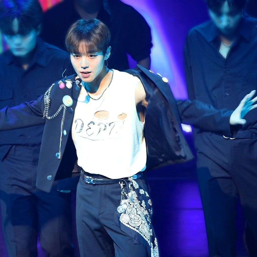 Behind-the-scenes cut of Park Jihoon