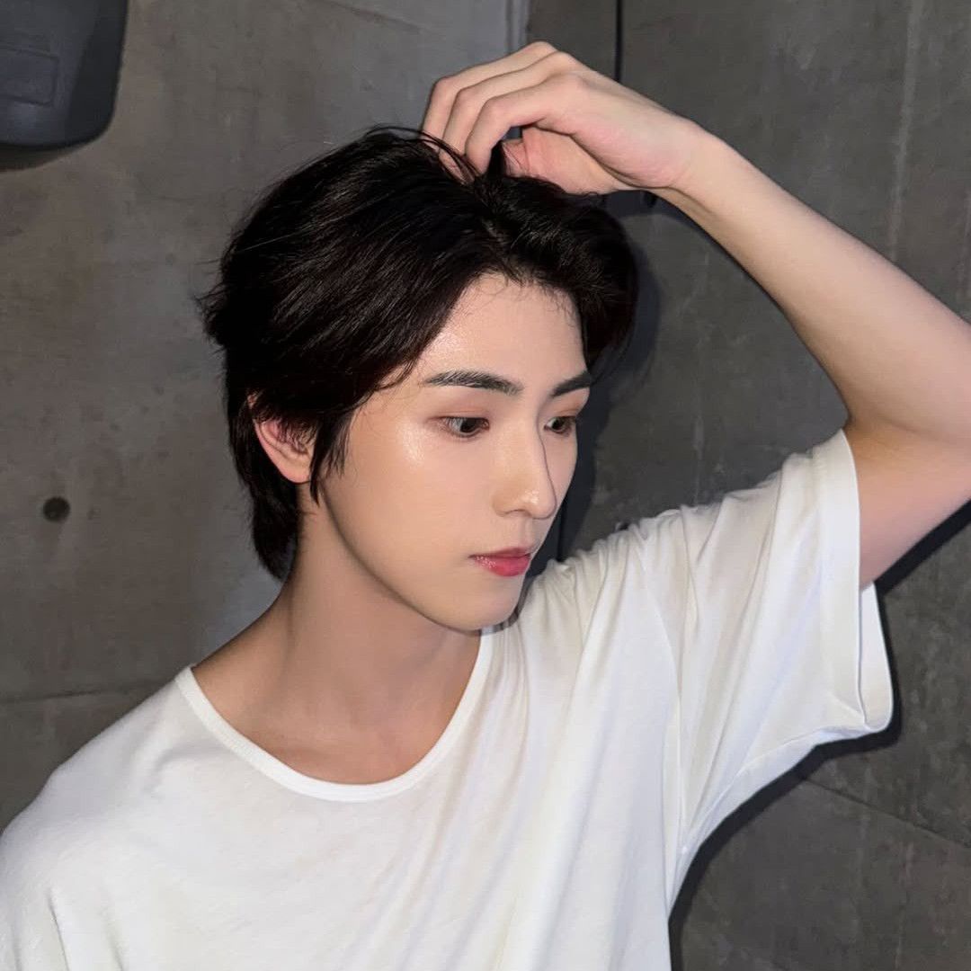 Behind-the-scenes cut of Yonghee (CIX)