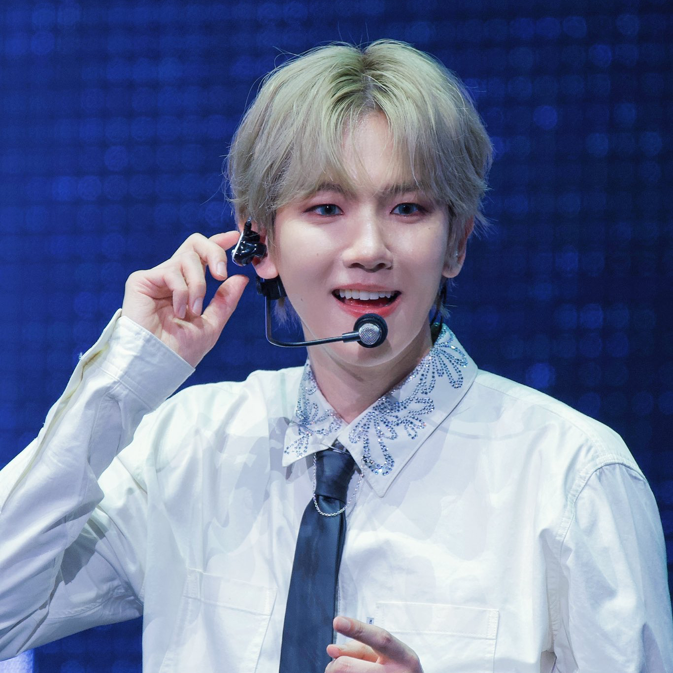 백현 (EXO)의 비하인드 컷