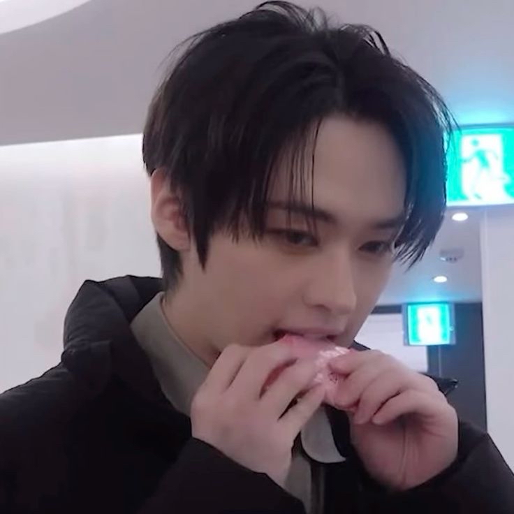 Behind-the-scenes cut of Stray Kids