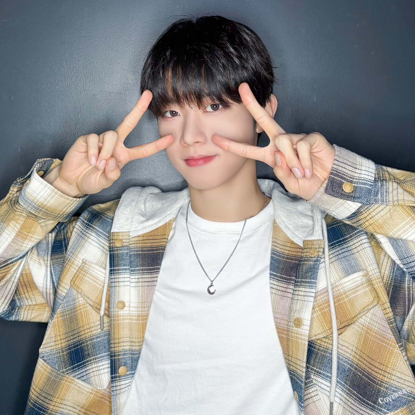 Behind-the-scenes cut of Hyunwoo (Xikers)