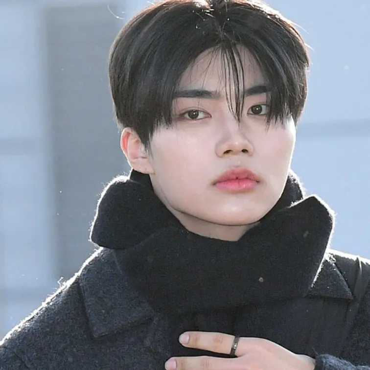 박건욱 (제로베이스원) 최근 활동샷