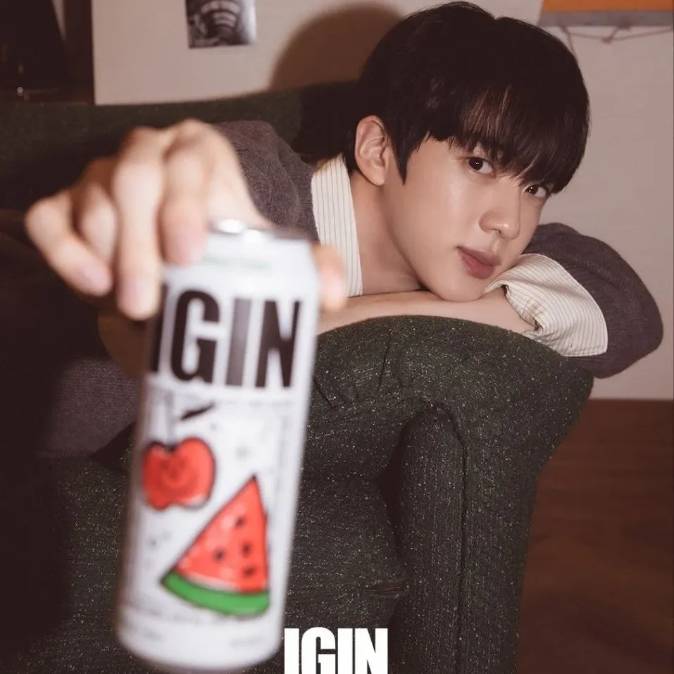 Foto aktivitas terbaru Jin (BTS)