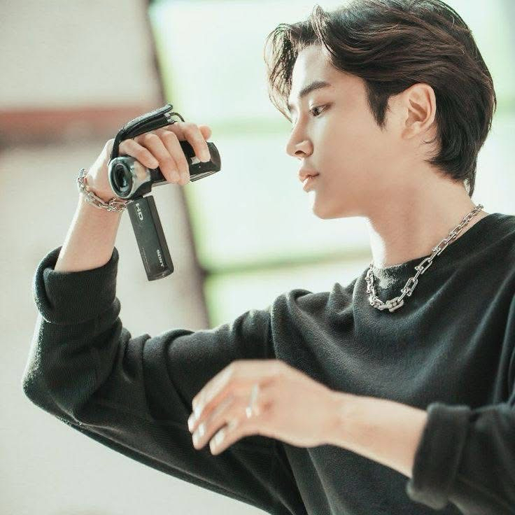 A moment captured by Rowoon's fan