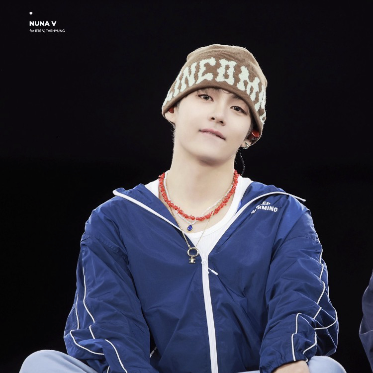 뷔 (방탄소년단)의 최신 사진