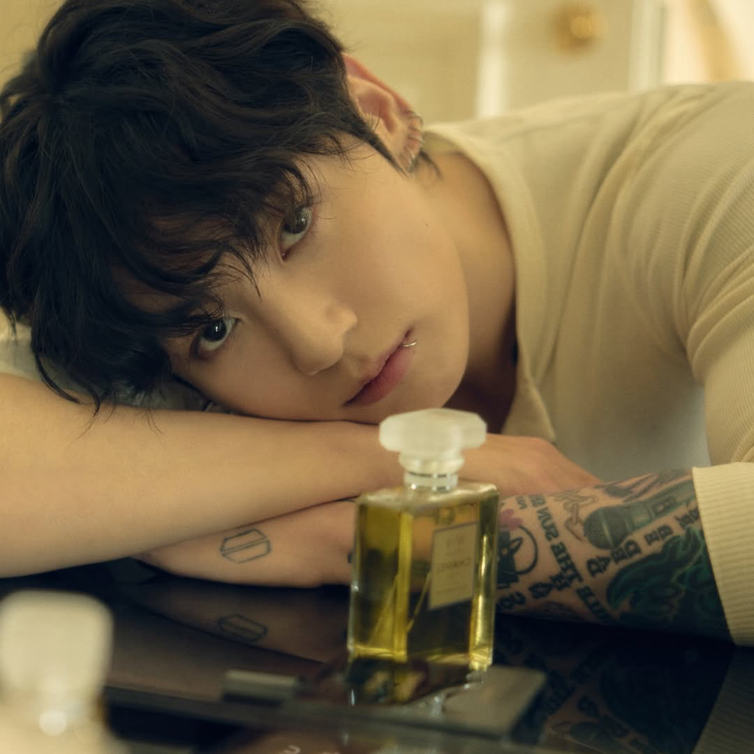 Foto aktivitas terbaru Jungkook (BTS)