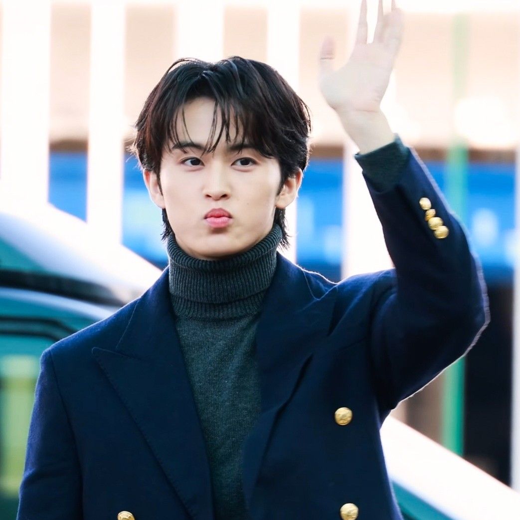 Latest photo of Mark (NCT 127, NCT DREAM)