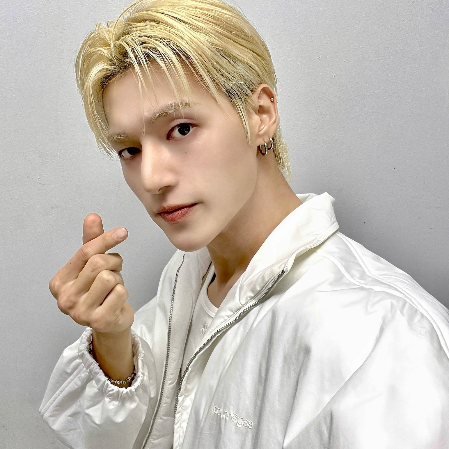 Behind-the-scenes cut of ATEEZ