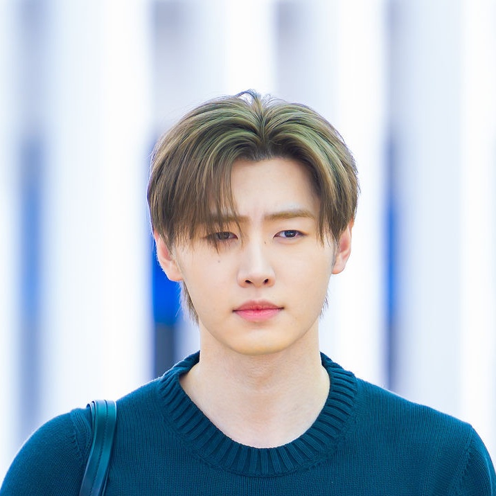 Foto aktivitas terbaru Sunghoon (ENHYPEN)