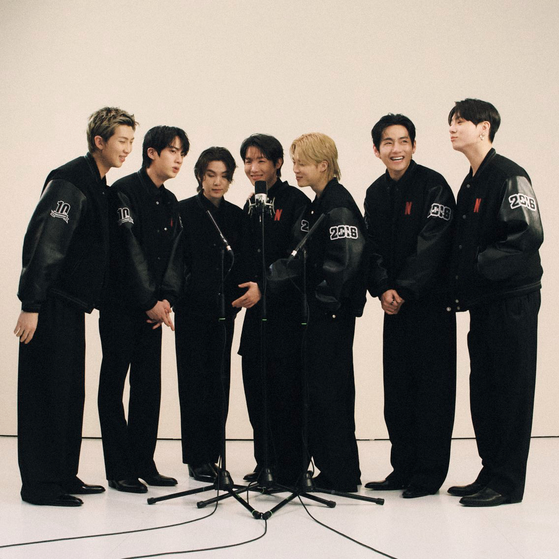 뷔 (방탄소년단)의 최신 사진