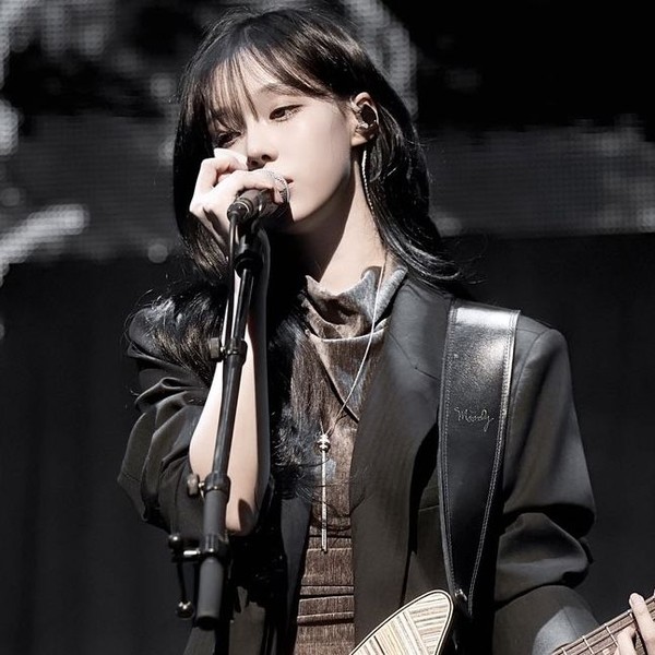 Signature photo of Winter (aespa) capturing their charm