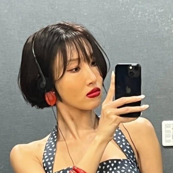 Latest photo of Hwasa (MAMAMOO)