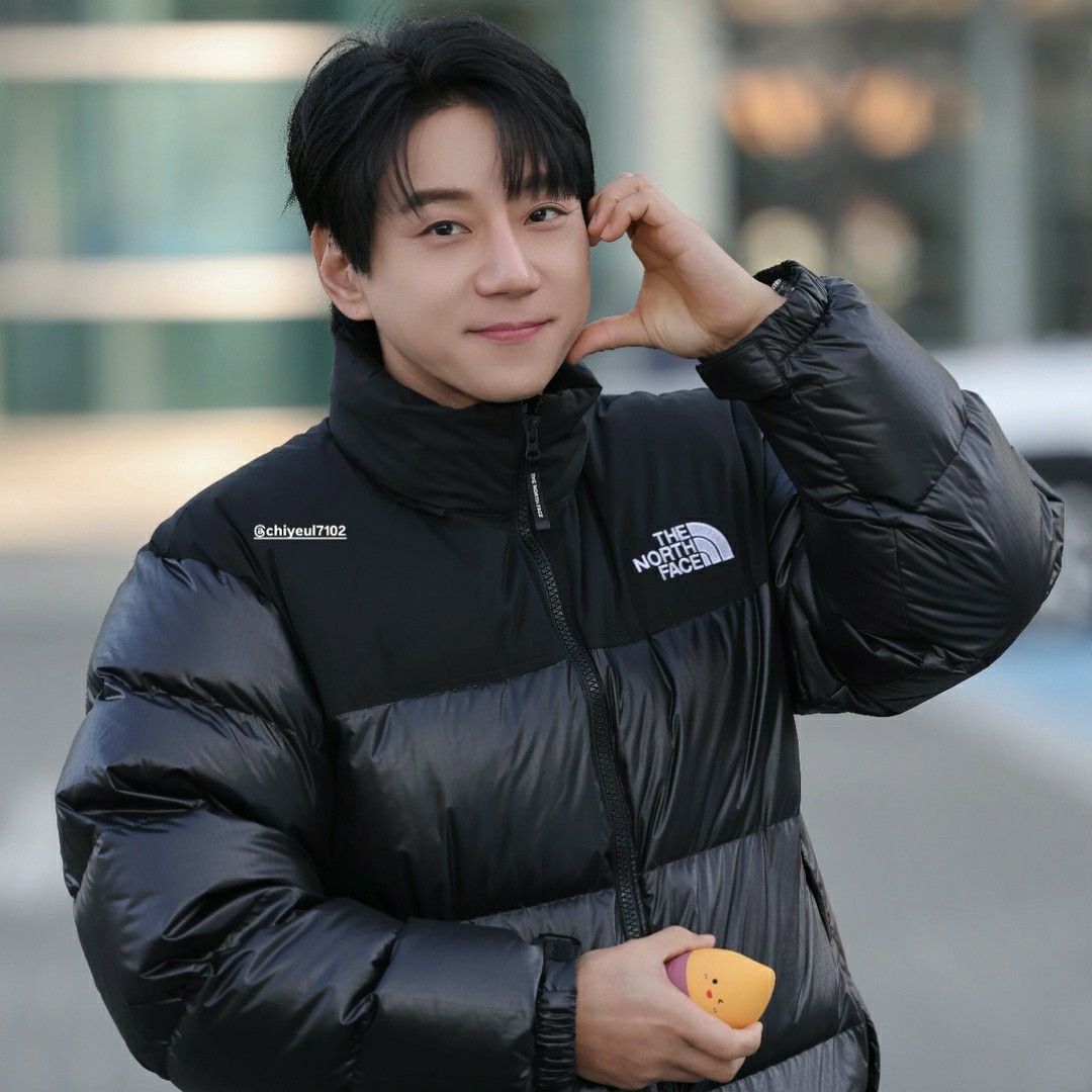 Recent activity shot of Hwang Chiyeol