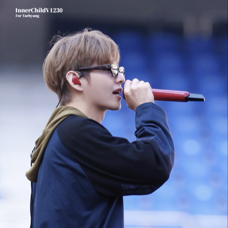 뷔 (방탄소년단)의 비하인드 컷