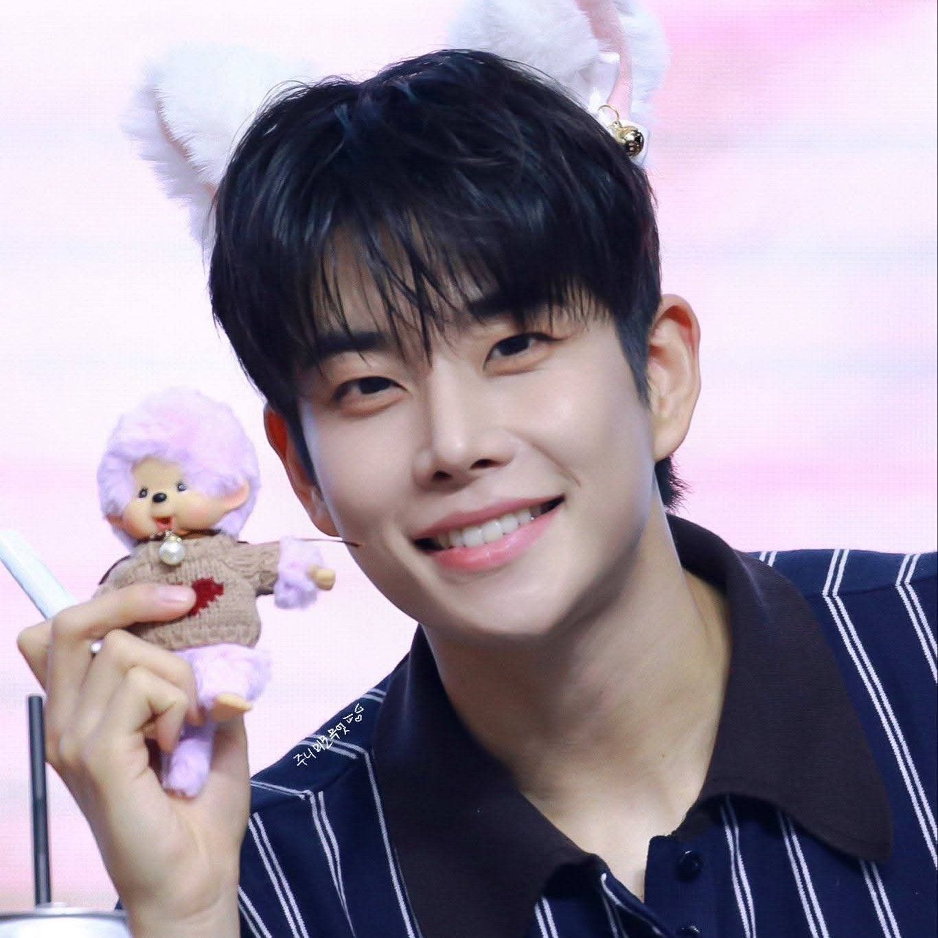 Behind-the-scenes cut of MJ (ASTRO)