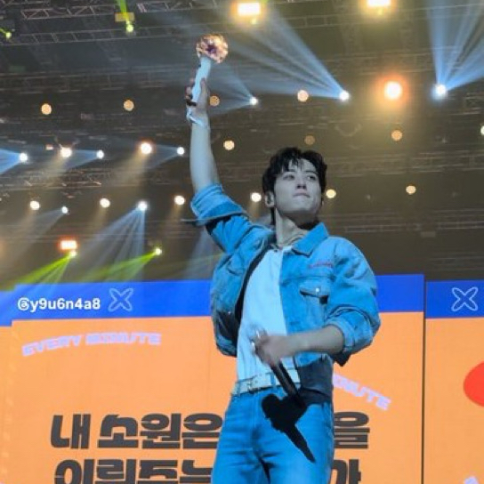 A moment captured by Eunwoo (ASTRO)'s fan