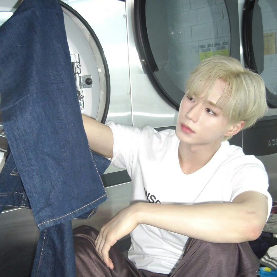Behind-the-scenes cut of Kim Junseo (ALPHA DRIVE ONE)