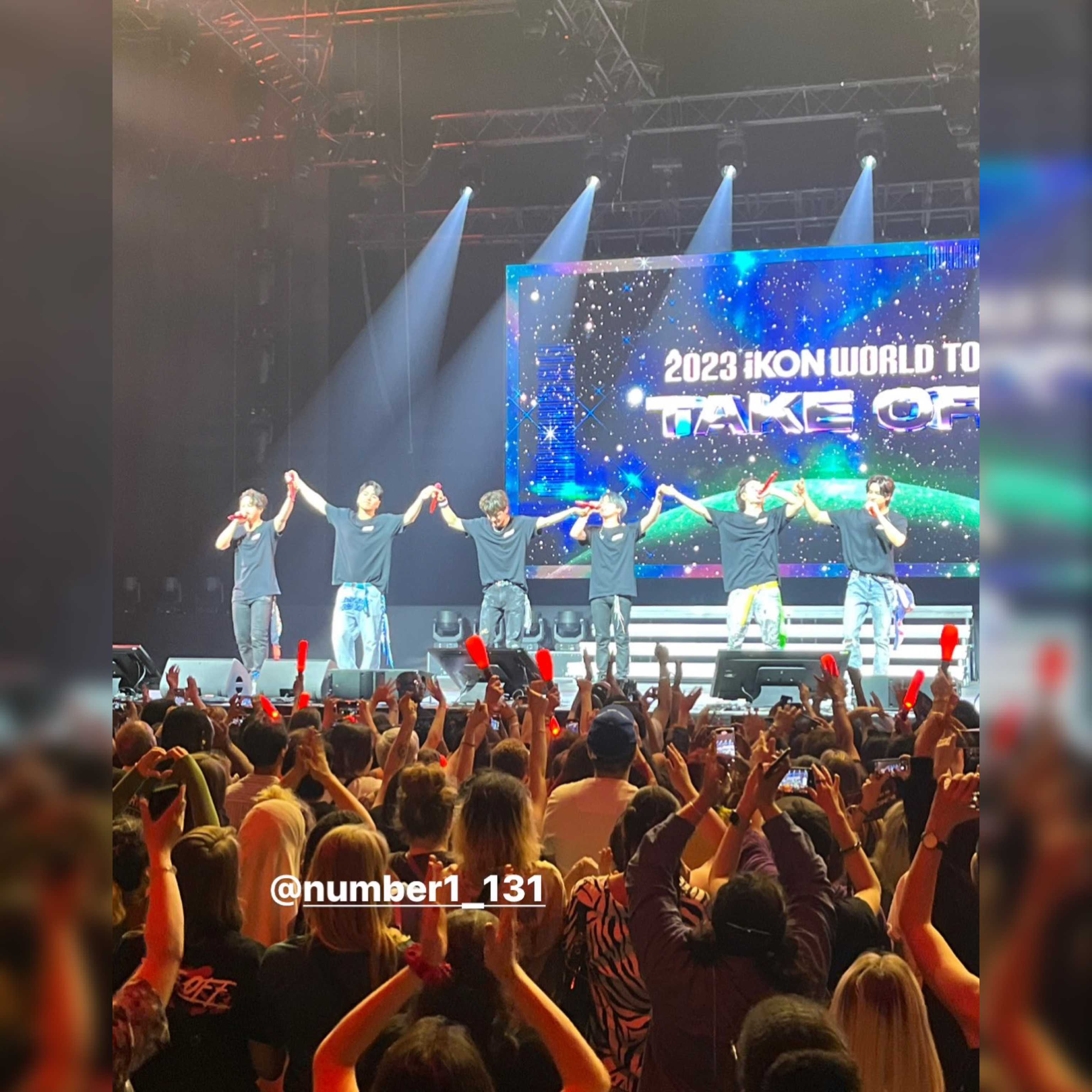 Momen yang diabadikan oleh penggemar iKON