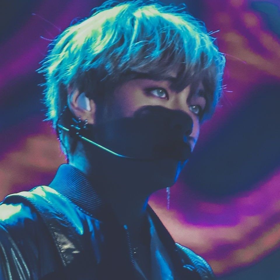 뷔 (방탄소년단) 최근 활동샷