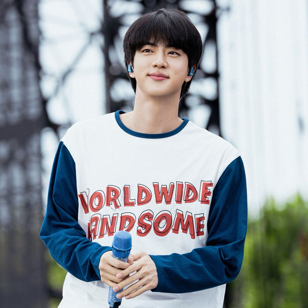 진 (방탄소년단)의 비하인드 컷