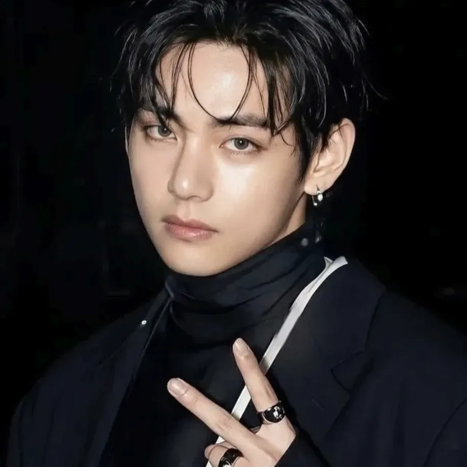 뷔 (방탄소년단)의 최신 사진