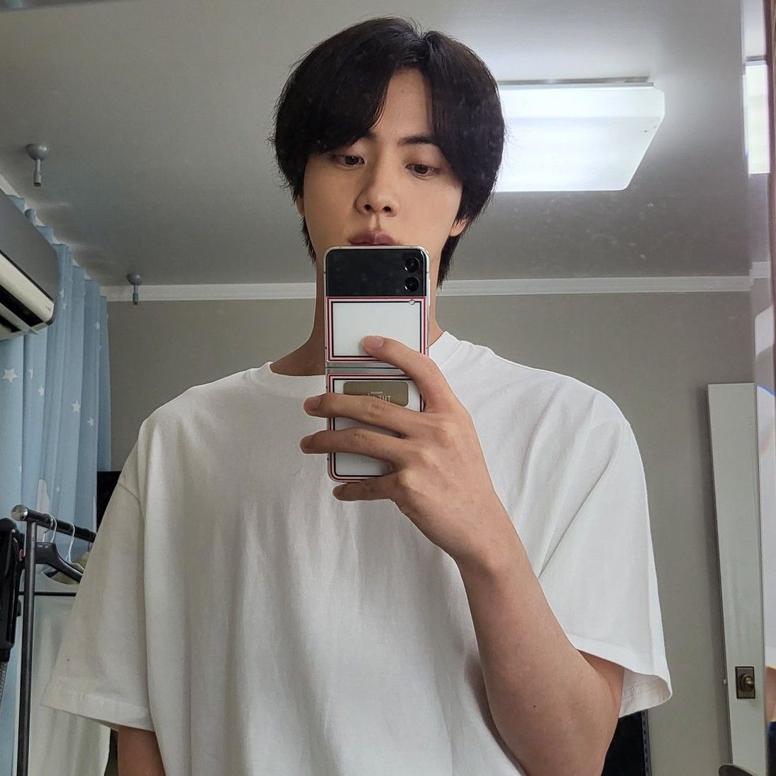 진 (방탄소년단)의 최신 사진