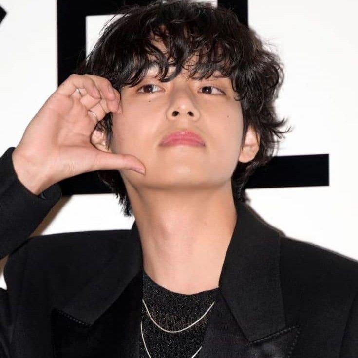 뷔 (방탄소년단) 최근 활동샷