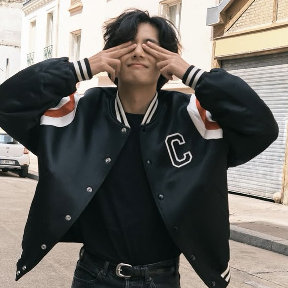 Recent activity shot of V (BTS)