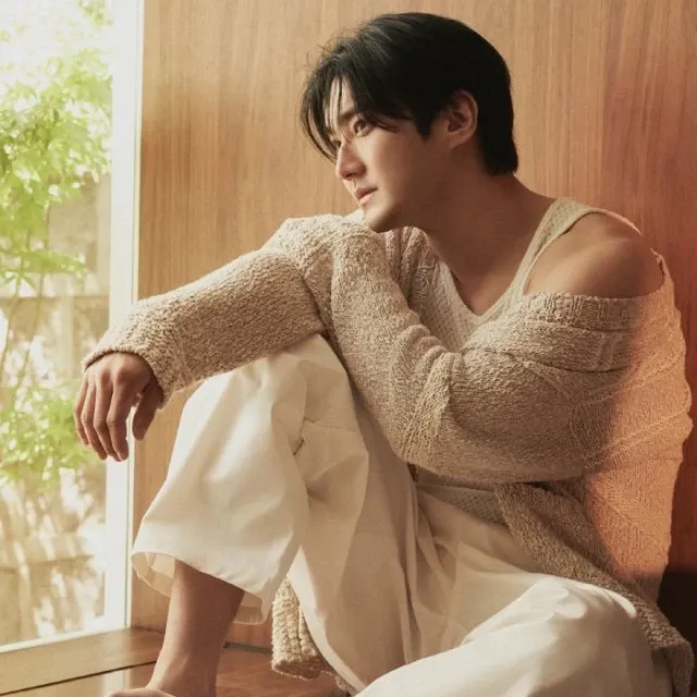 Latest photo of Siwon (Super Junior)