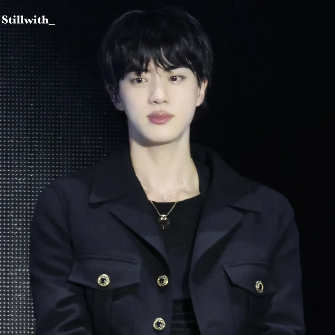 Foto aktivitas terbaru Jin (BTS)