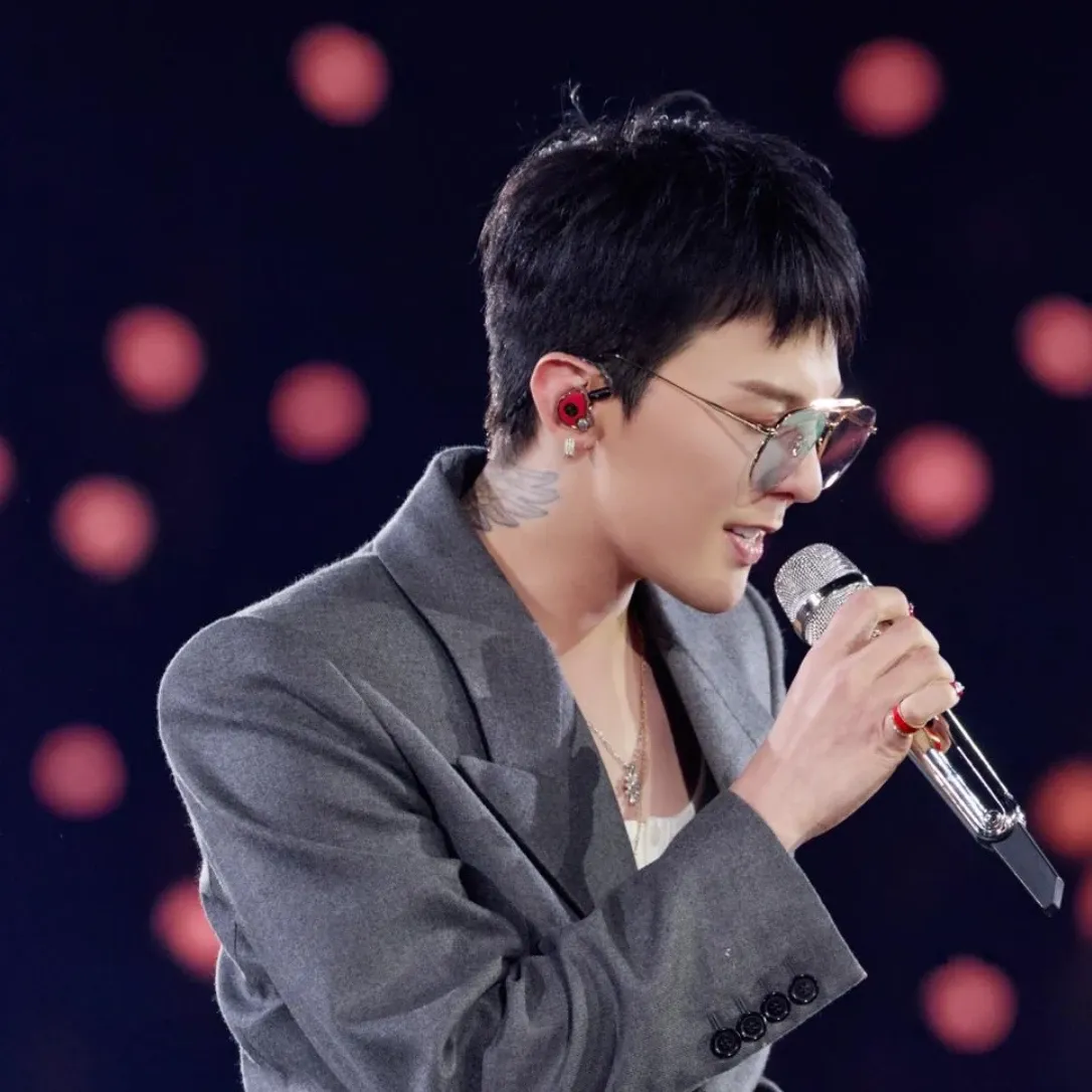 Momen yang diabadikan oleh penggemar G-DRAGON (BIGBANG)