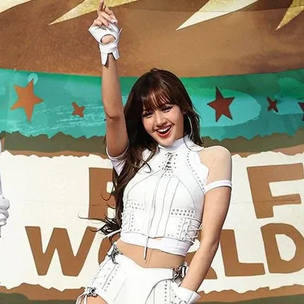 Lisa (BLACKPINK)的最新照片