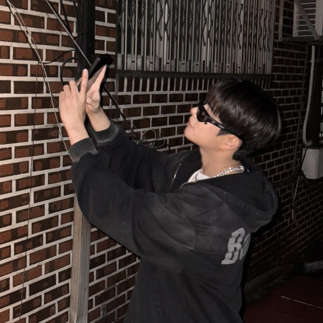 Behind-the-scenes cut of MJ (ASTRO)