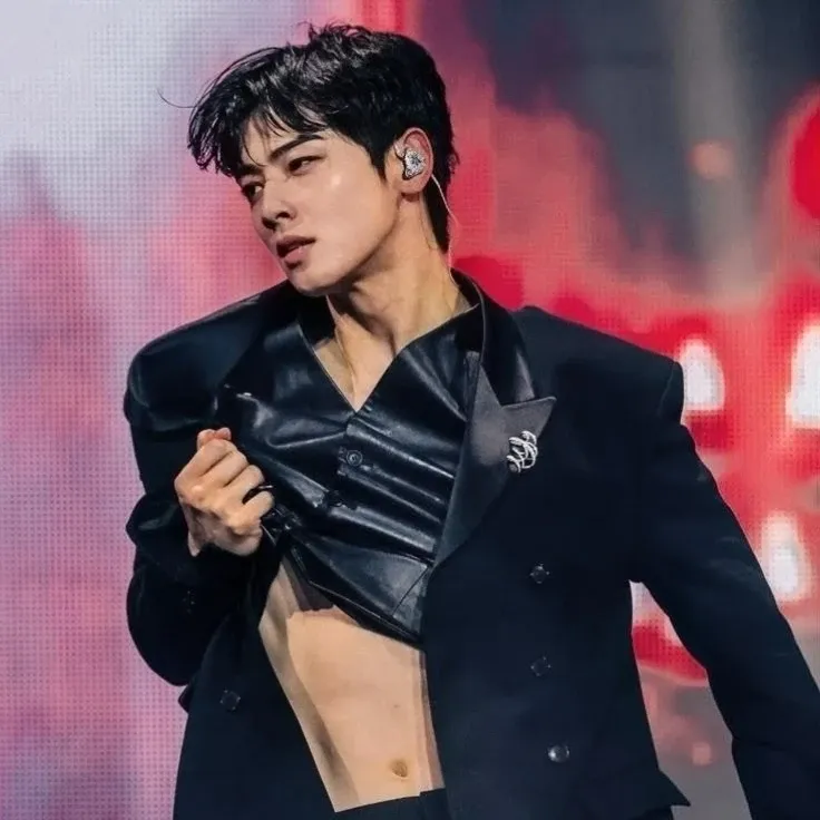 Recent activity shot of Eunwoo (ASTRO)